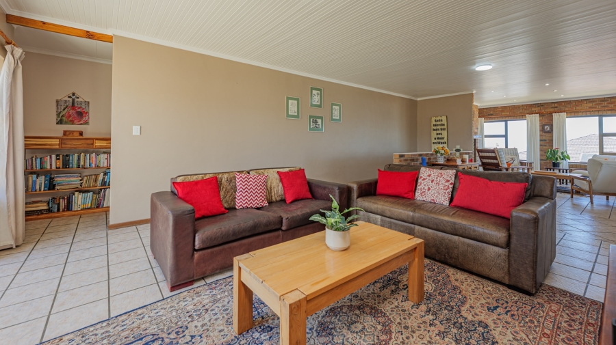 4 Bedroom Property for Sale in Struisbaai Western Cape